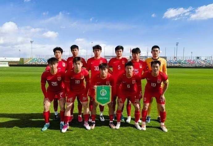 伯格瓦尔现年17岁，司职中场，效力于瑞典尤尔格丹俱乐部，受到了多家大俱乐部的关注。